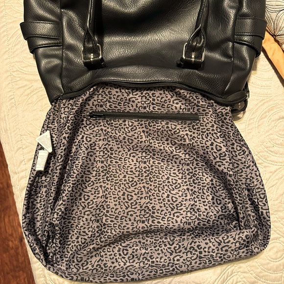 PAYLESS SHOESOURCE BLACK BAG. - Picture 3 of 7